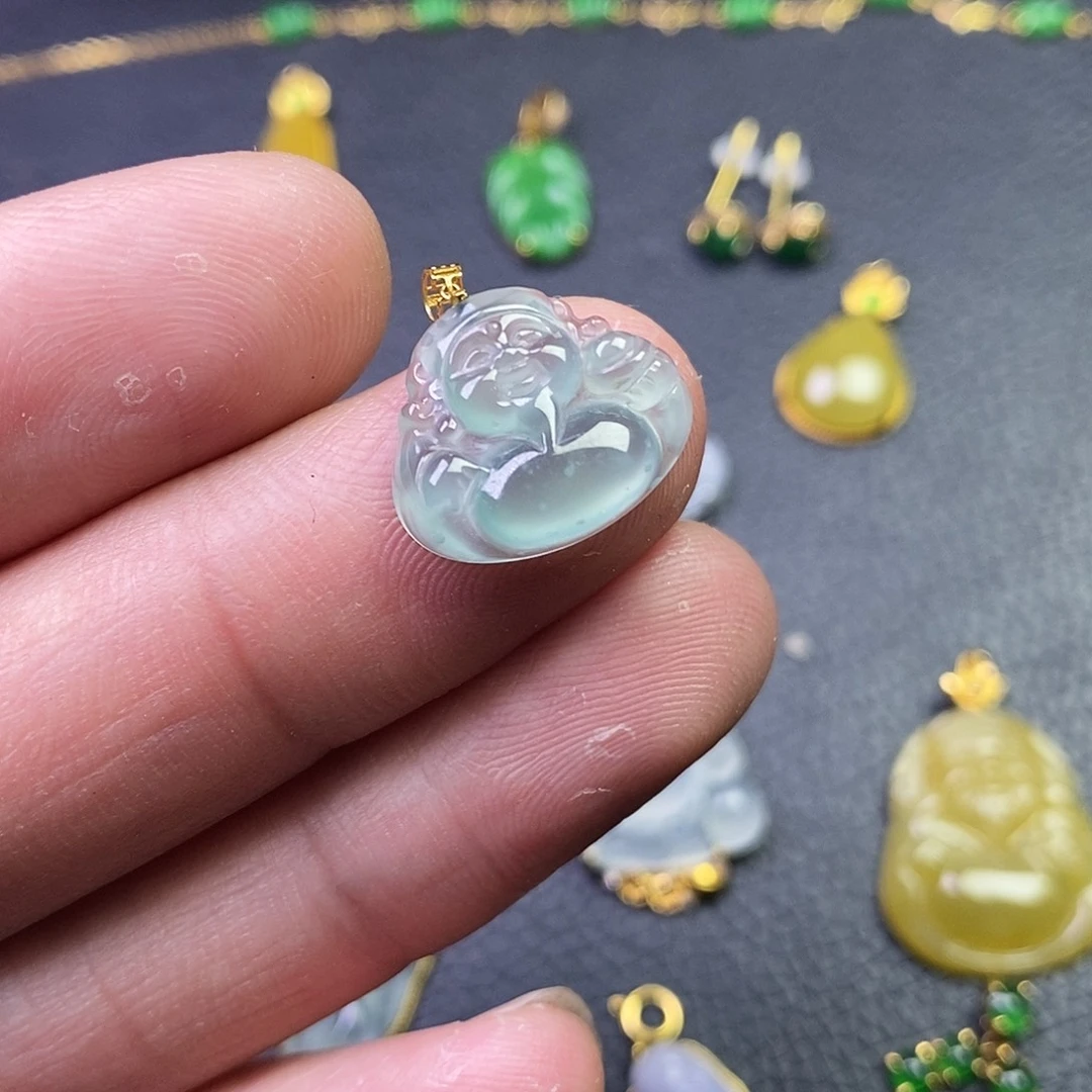 颈饰18K金镶嵌翡翠