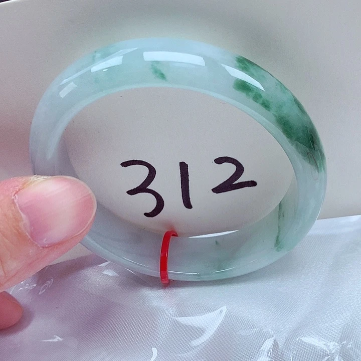 翡翠未镶嵌手镯（贵妃镯）翡翠