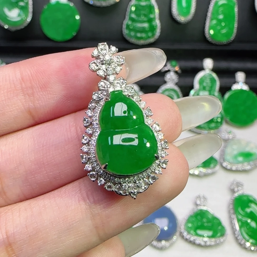 翡翠18K金镶嵌颈饰