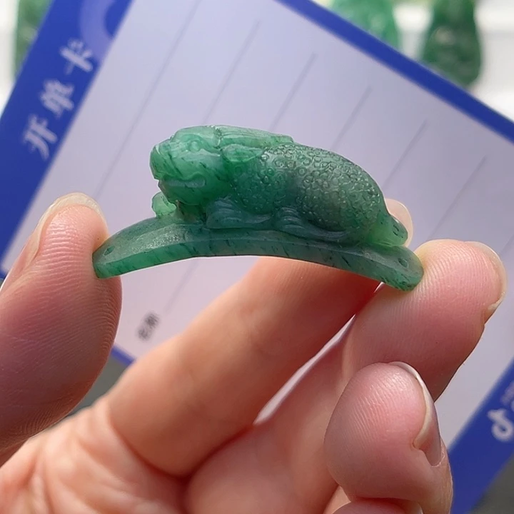 独山玉未镶嵌手牌