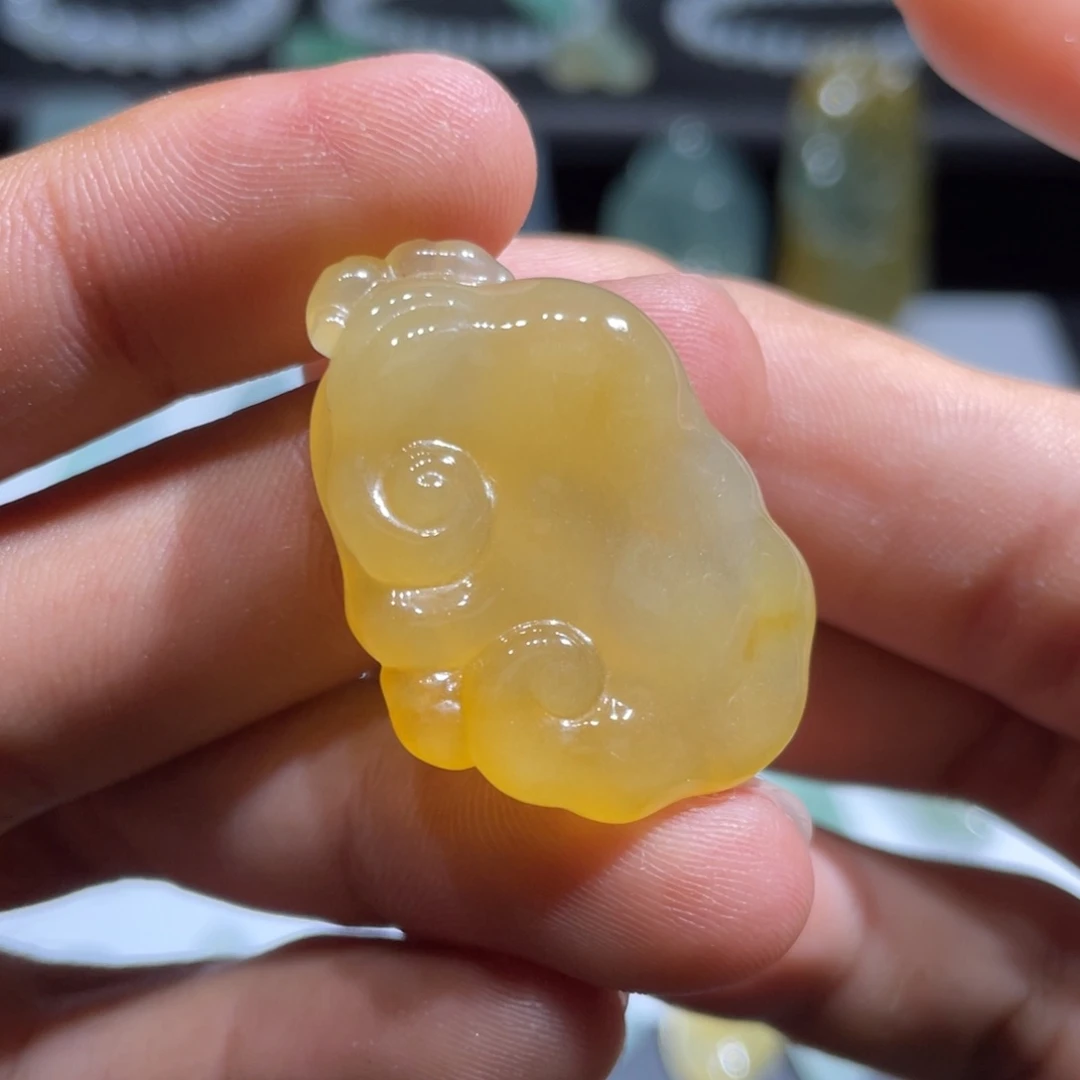 颈饰未镶嵌翡翠随形如意