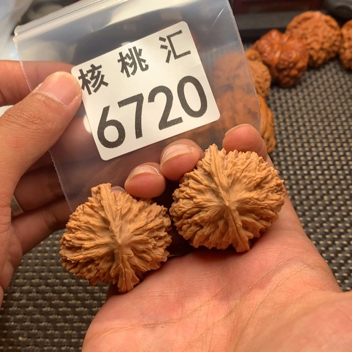 文玩核桃吊坠皇冠