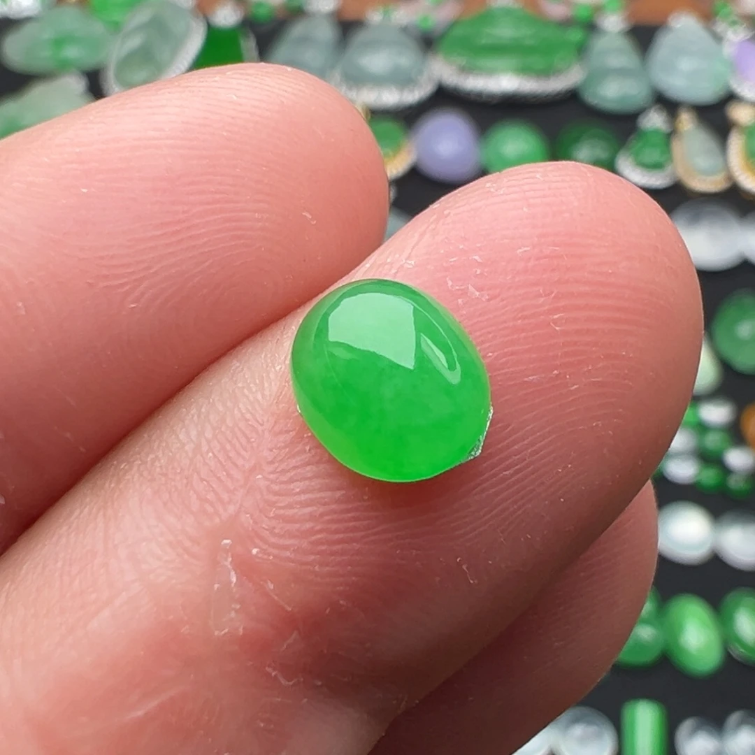 翡翠颈饰未镶嵌蛋面8