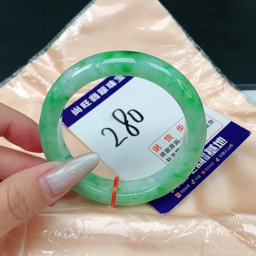 翡翠手镯未镶嵌翡翠12