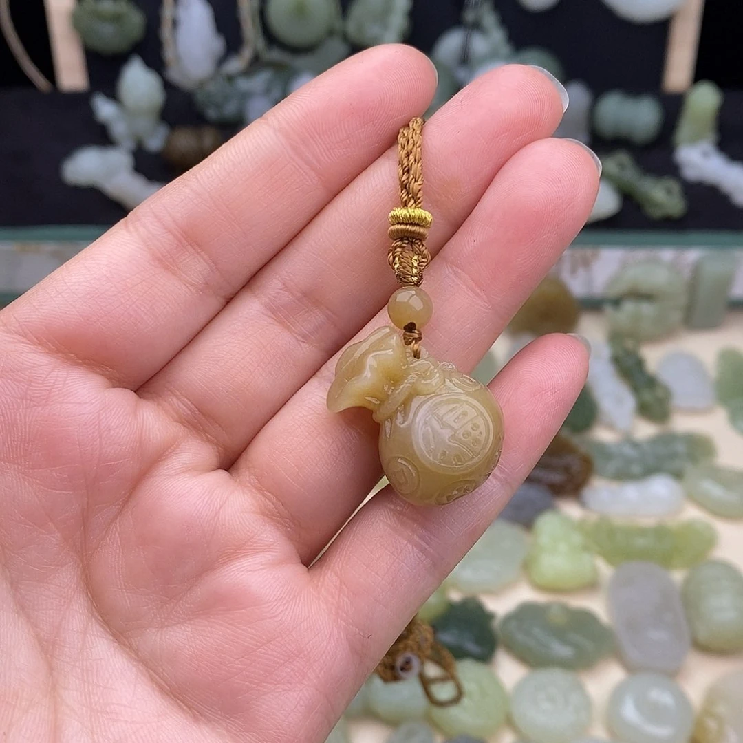 颈饰未镶嵌和田玉