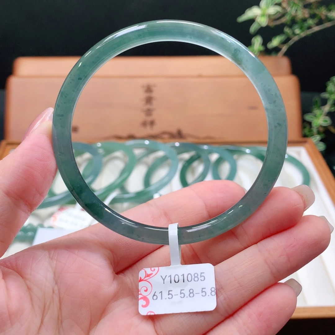 翡翠手镯未镶嵌天然