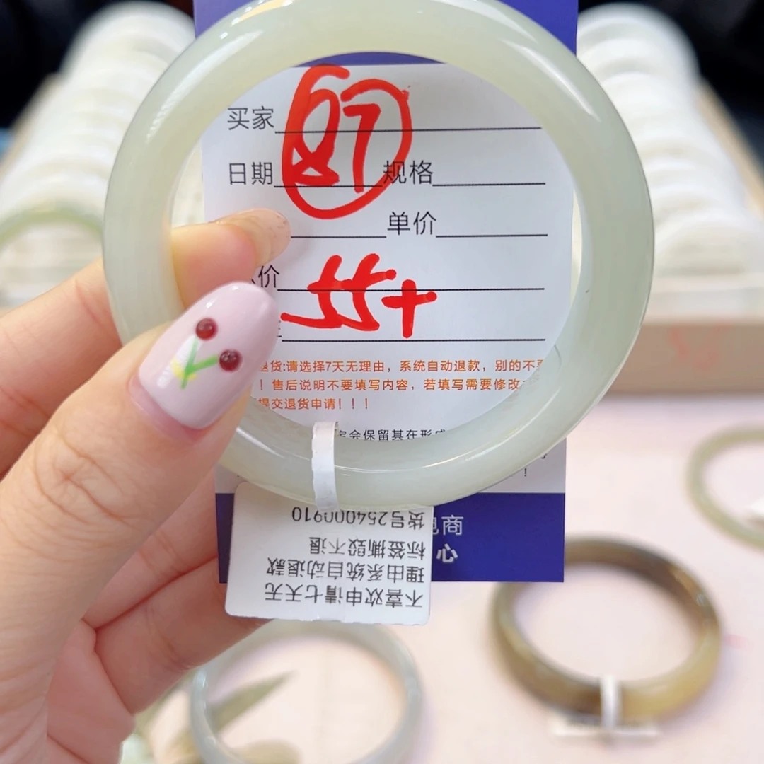 未镶嵌手镯和田玉阿*?