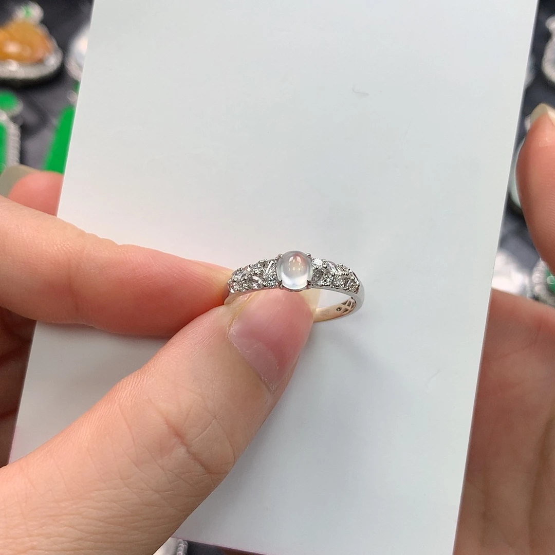 翡翠18K金镶嵌颈饰戒指