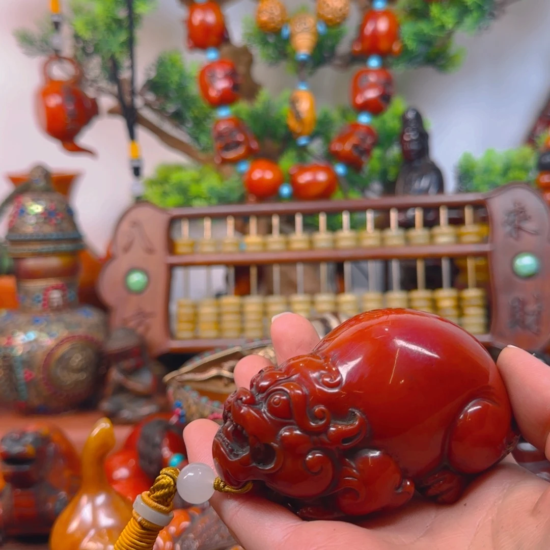 琥珀裸石未镶嵌貔貅