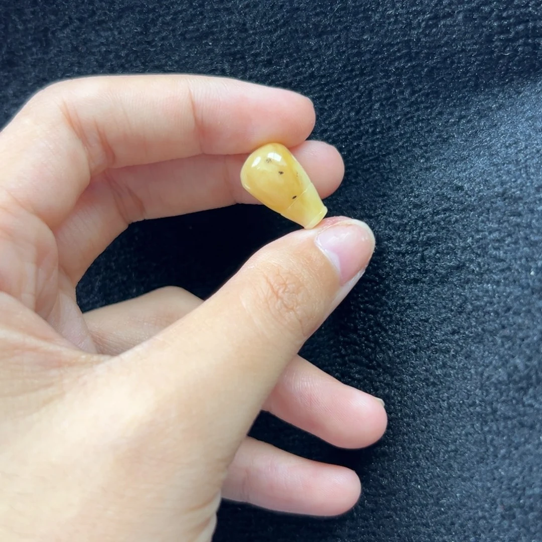 未镶嵌琥珀珠宝奇石