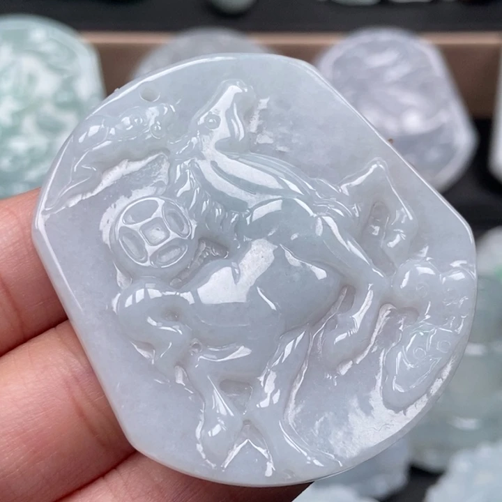 翡翠未镶嵌颈饰生肖马