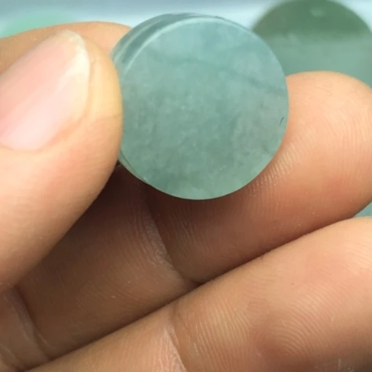 翡翠未镶嵌颈饰裸石