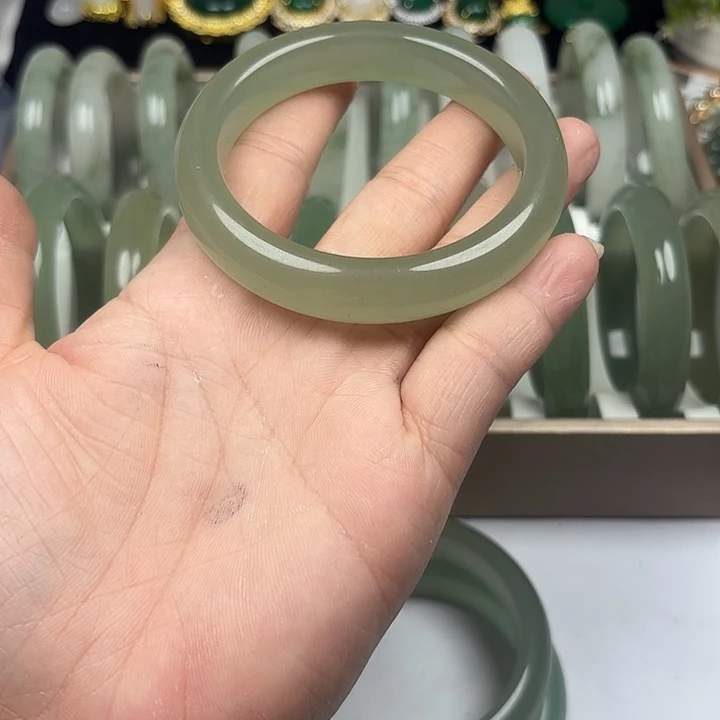 东陵石未镶嵌手镯