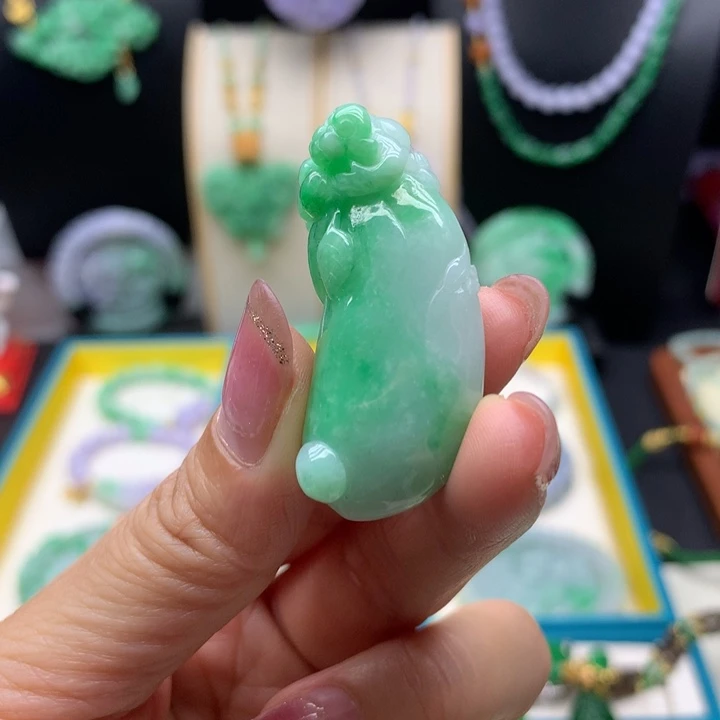 翡翠未镶嵌颈饰翡翠福瓜