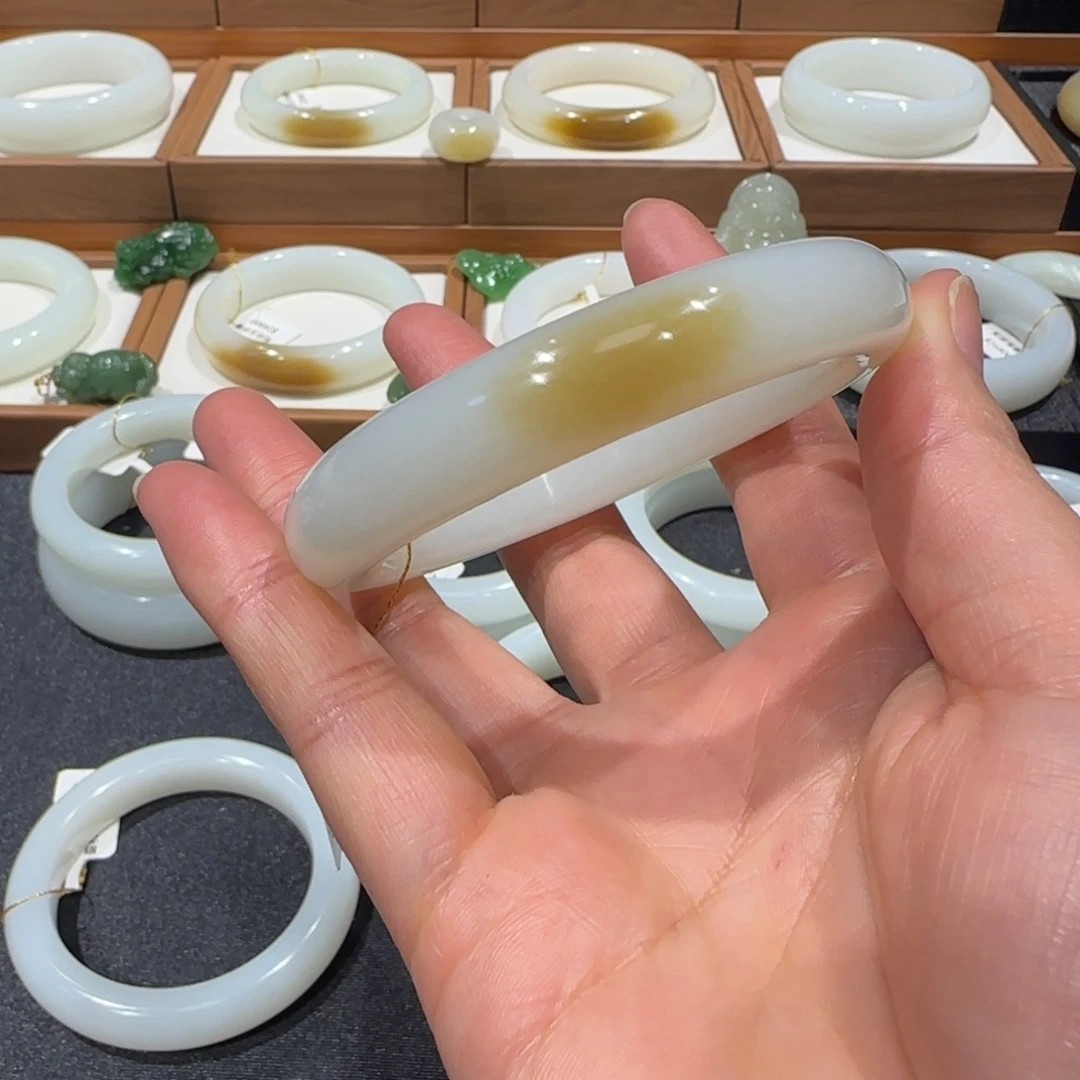 和田玉未镶嵌手镯