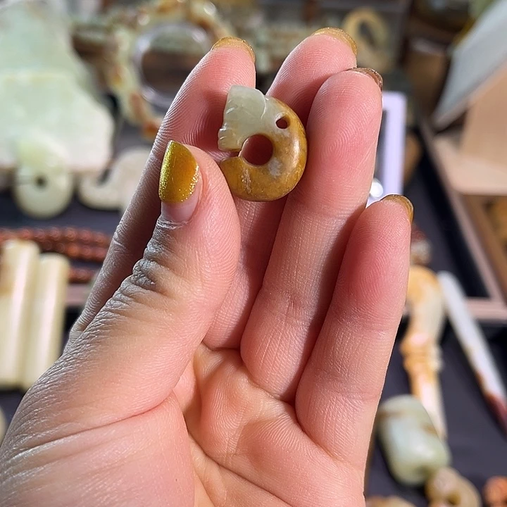 岫岩河磨玉（透闪石质玉）未镶嵌颈饰
