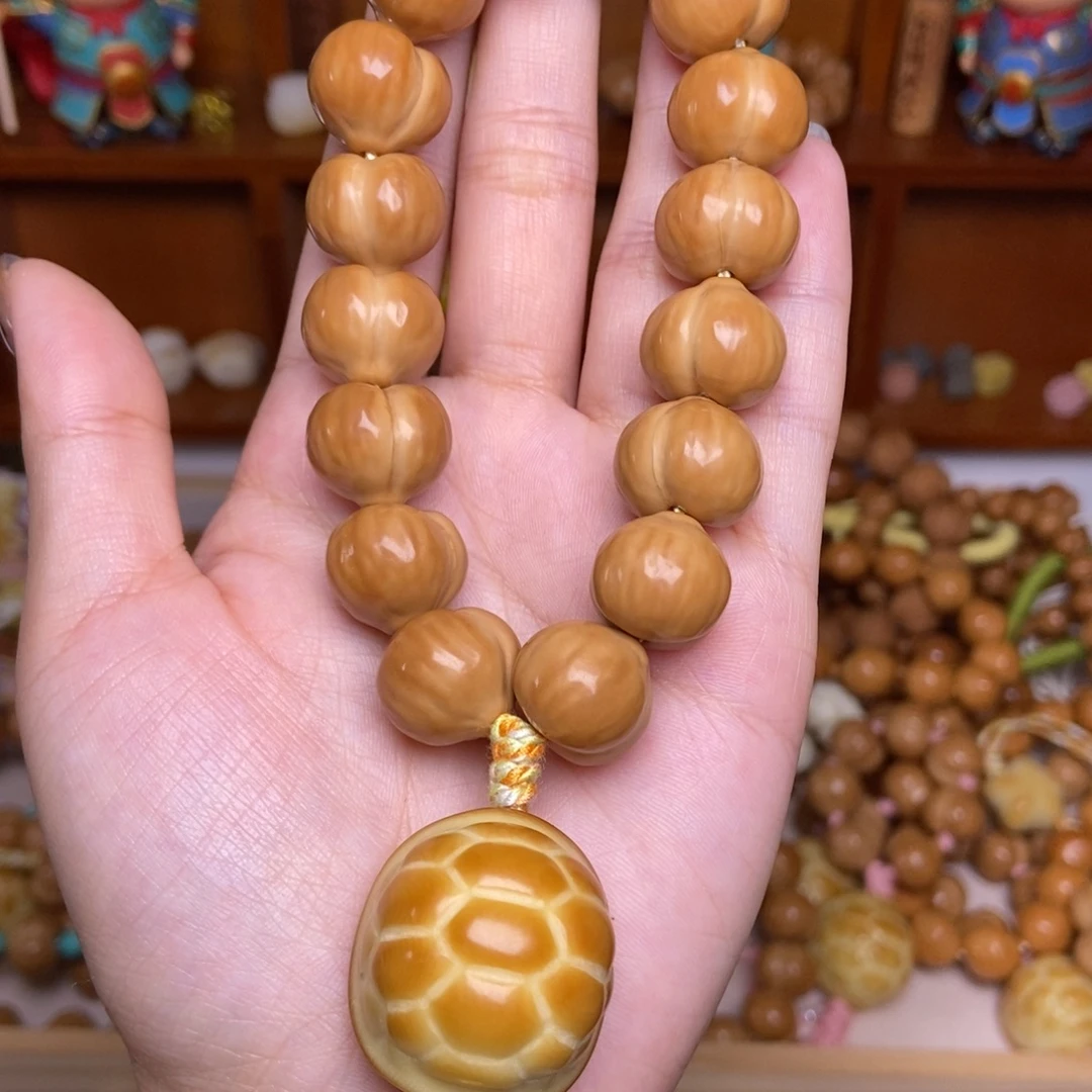 猴头核桃吊坠富甲屁桃手持