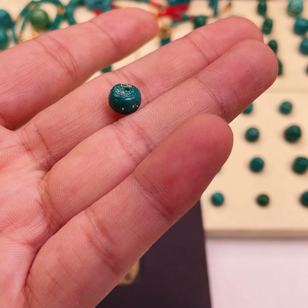 绿松石颈饰未镶嵌