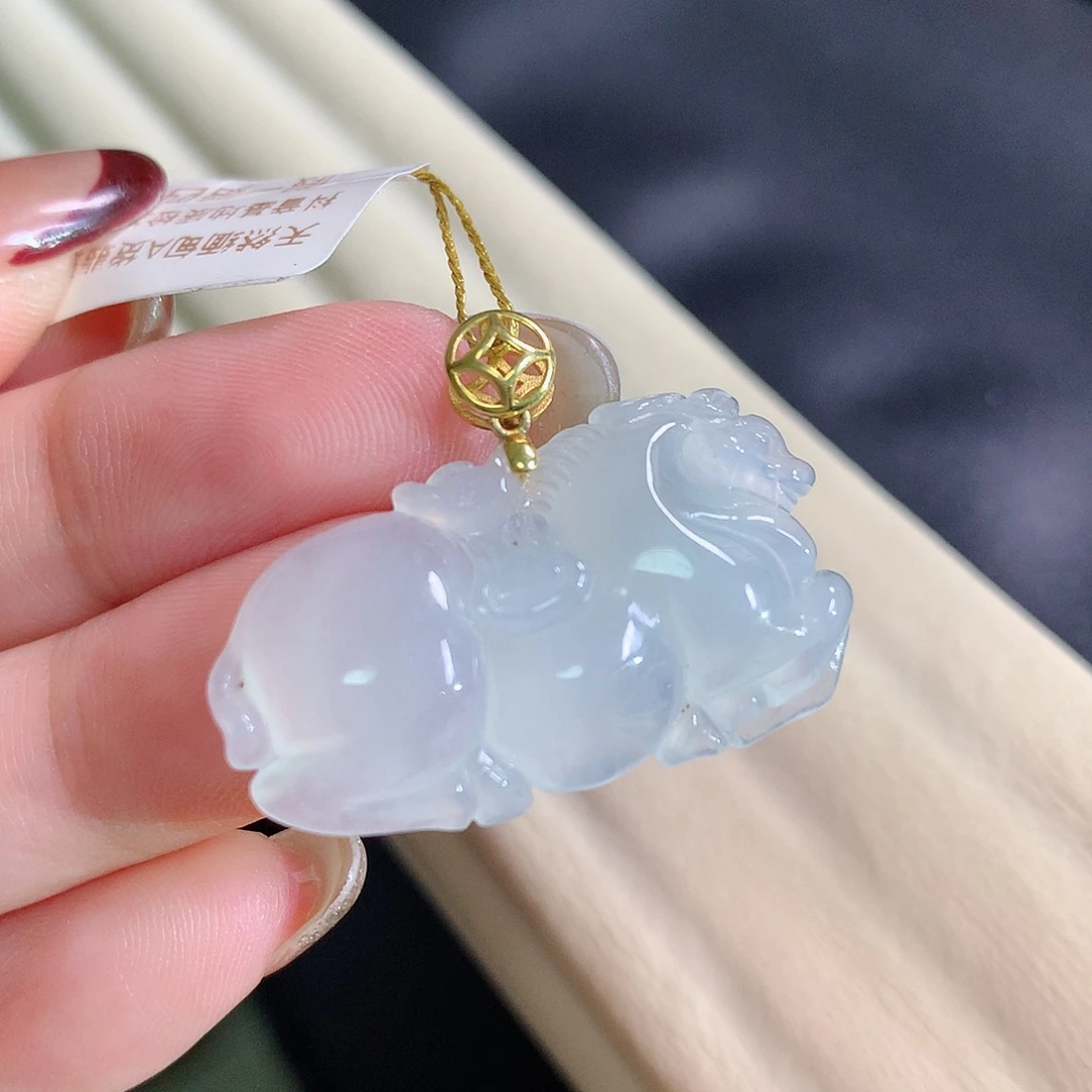 翡翠18K金镶嵌颈饰马