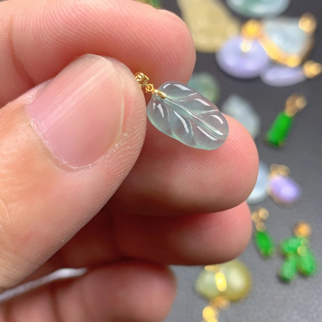 【闪购商品】颈饰18K金镶嵌翡翠