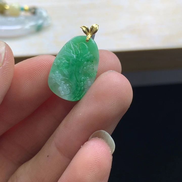 翡翠未镶嵌颈饰吊坠