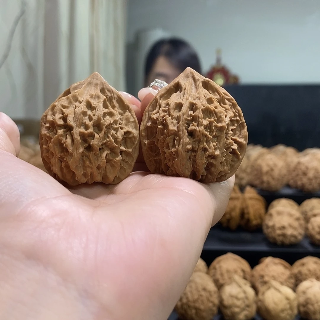 把件文玩核桃39野生灯笼尖有伤