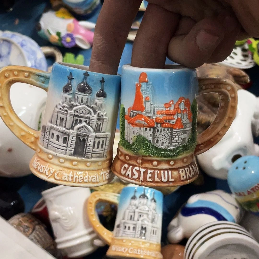 摆件   磕碰。 封釉。