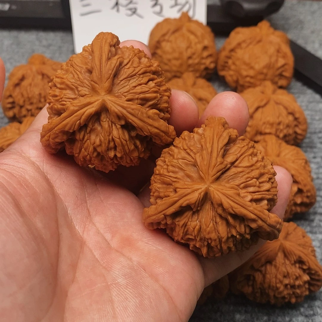 文玩核桃吊坠小*精工修复三棱48白奔