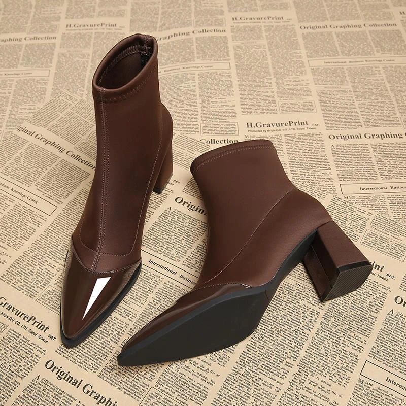 PinkAvril尖头短靴女粗跟2025年新款秋冬高跟靴子漆皮感弹力瘦瘦