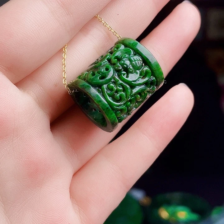 翡翠未镶嵌颈饰多样性
