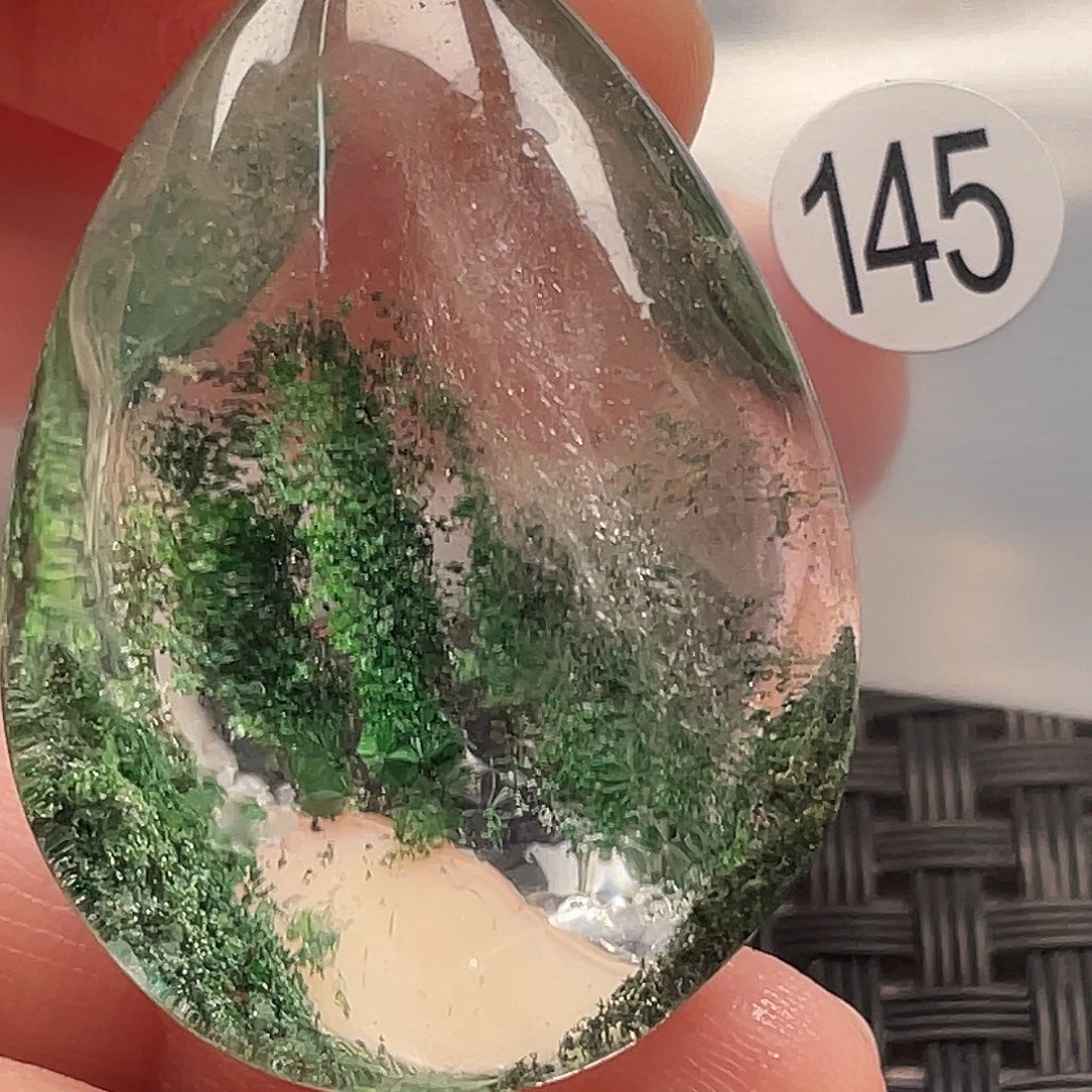 平***人颈饰水晶未镶嵌天然