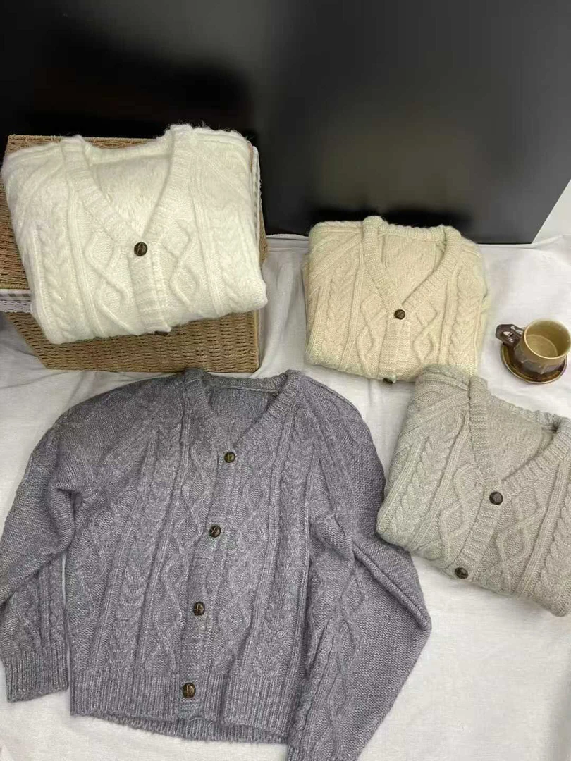 韩系复古v领粗针麻花针织毛衣开衫女2024秋冬新款宽松厚外套上衣