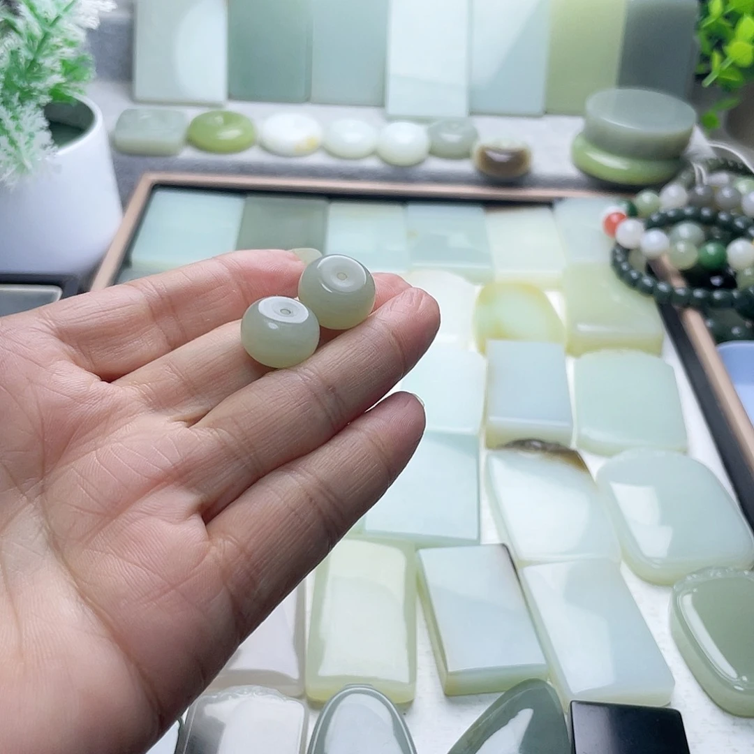颈饰未镶嵌和田玉（糖玉）大*