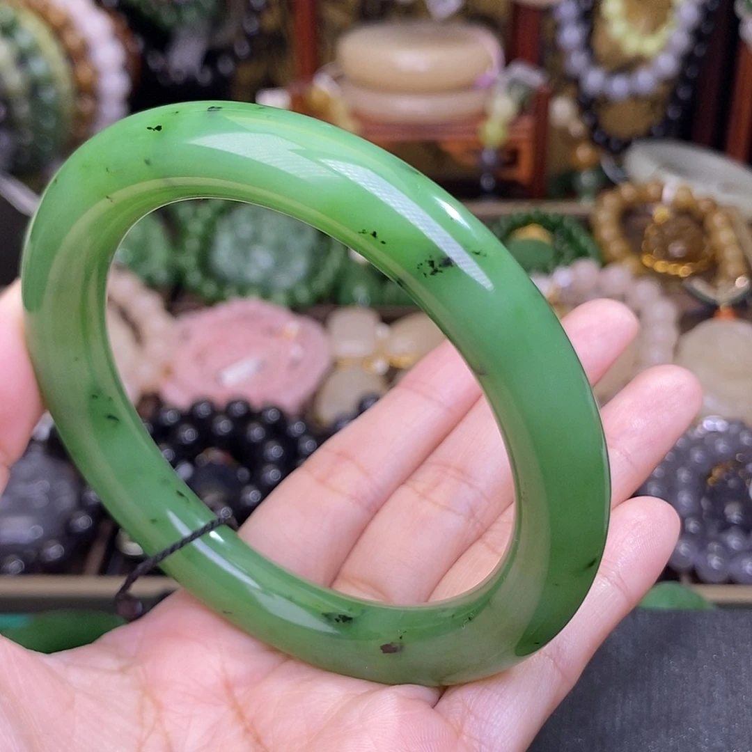 和田玉手镯未镶嵌62 乌兰海苹果绿猕猴桃手镯天花板