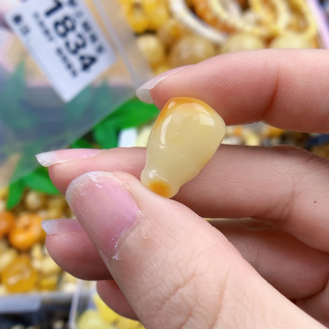 晨***禹未镶嵌琥珀裸石11.6
