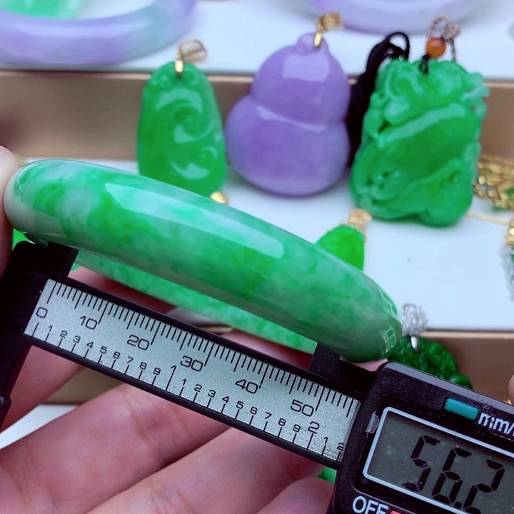 翡翠未镶嵌手镯…．．