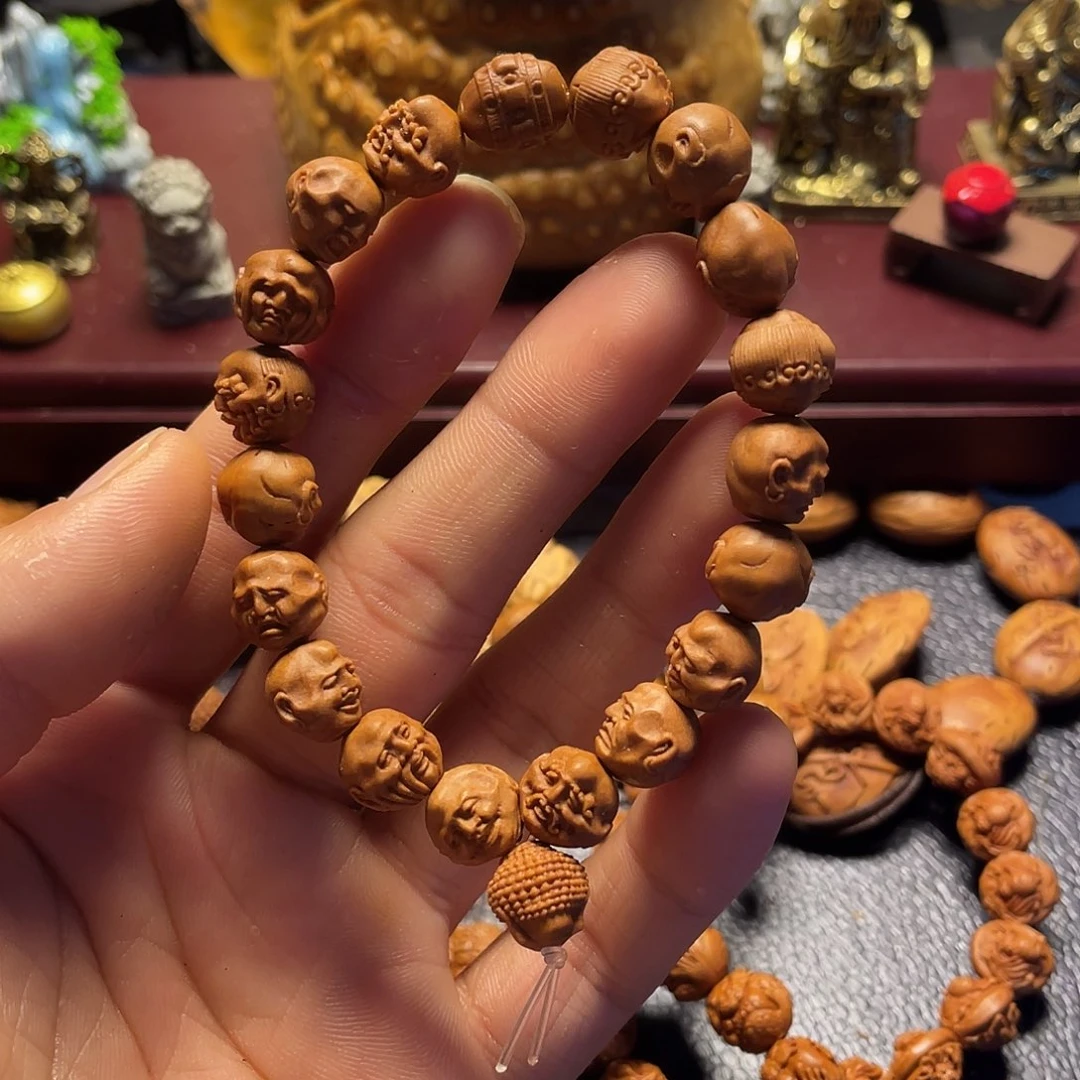 龙纹桃核雕刻虚派罗汉