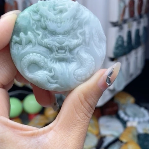 翡翠颈饰未镶嵌翡翠