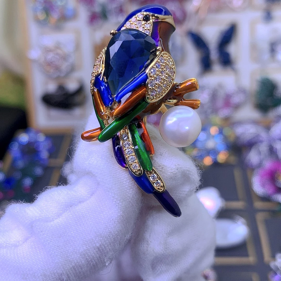 合成立方氧化锆铜胸针胸花