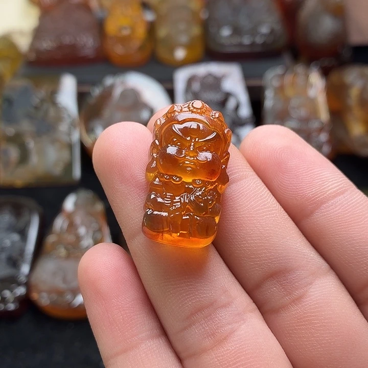 琥珀未镶嵌颈饰39