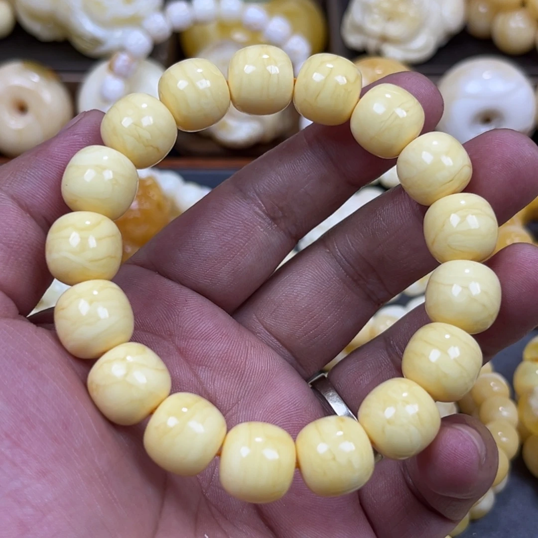 琥珀未镶嵌手串同料焦皮小年份13mm