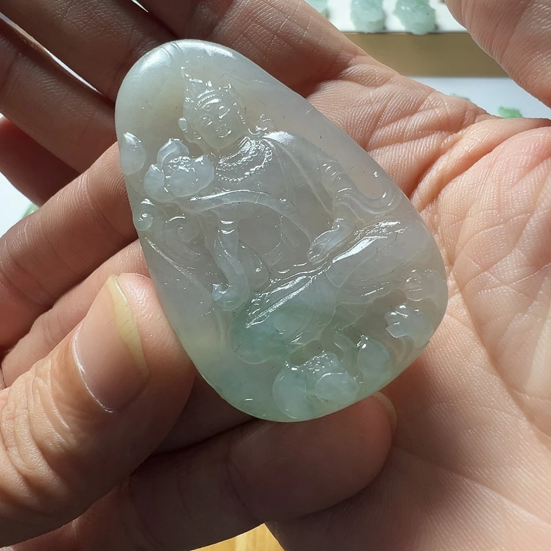 定制翡翠未镶嵌荷花观音