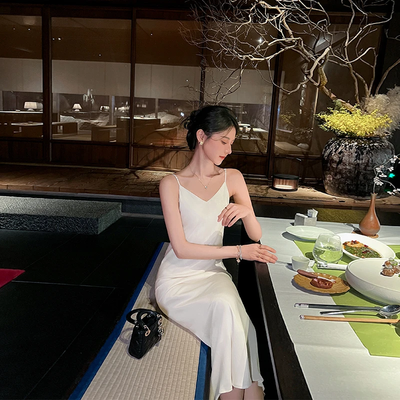 高级感吊带连衣裙女2025夏季新款法式轻奢气质显瘦流行A字长裙子