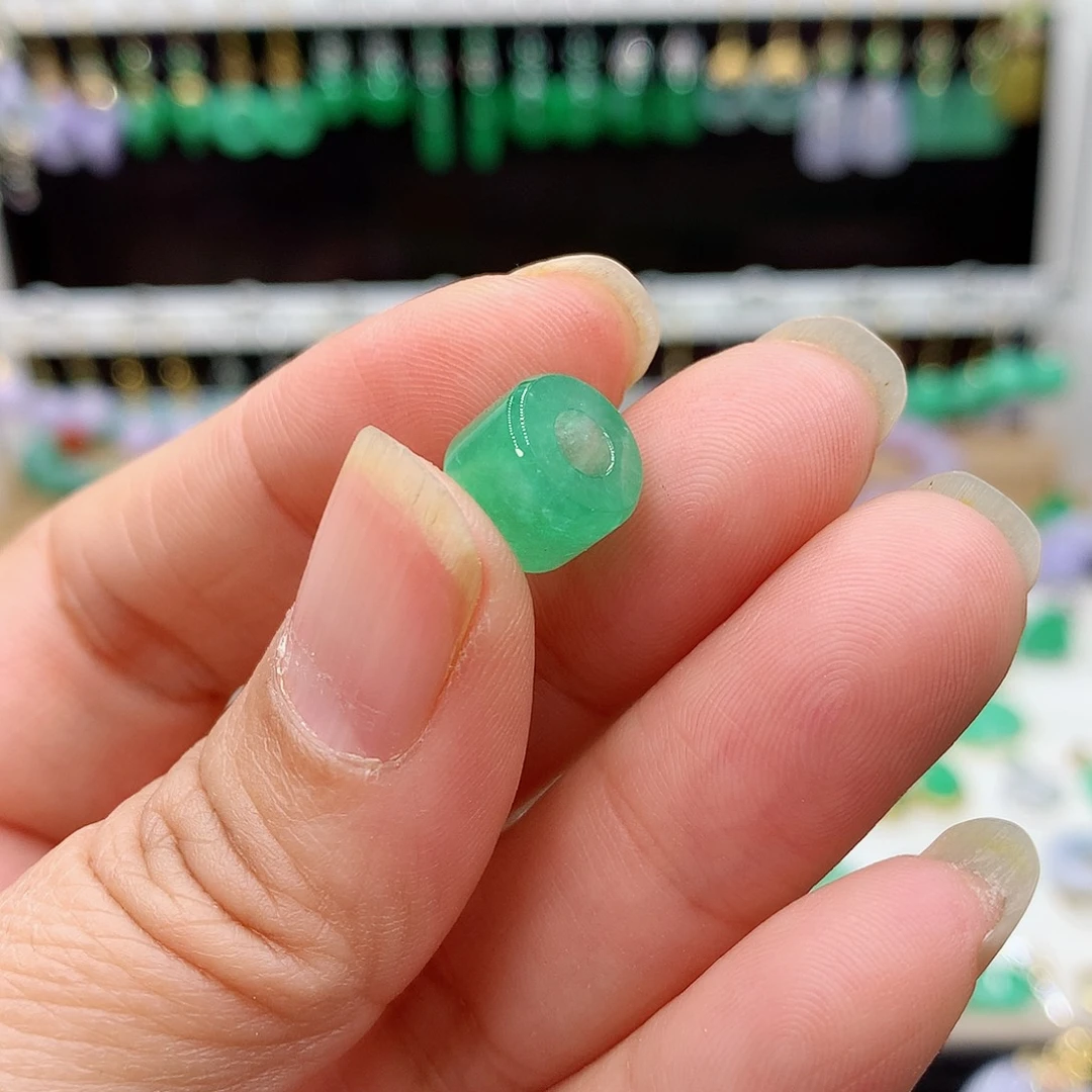 翡翠挂件未镶嵌常*