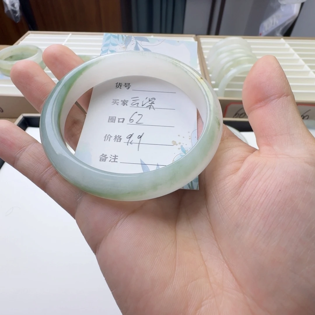 石英质玉（天山翠）未镶嵌手镯