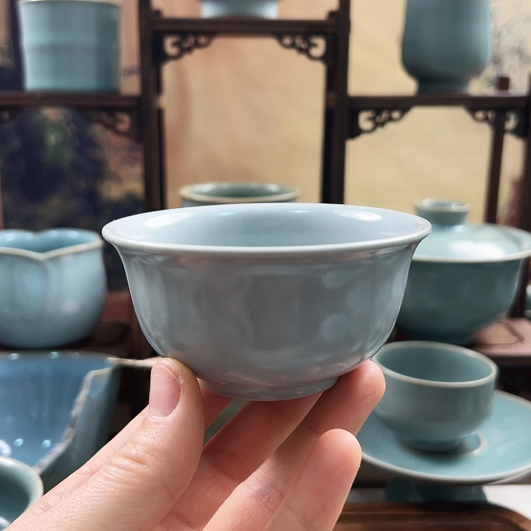 微瑕仿古月白主人杯