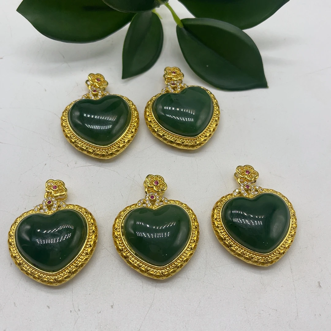 合金镶嵌和田碧玉爱心吊坠（拍一发一多样性发货）