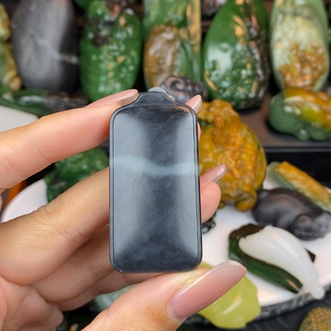 宇***宙和田玉未镶嵌挂件