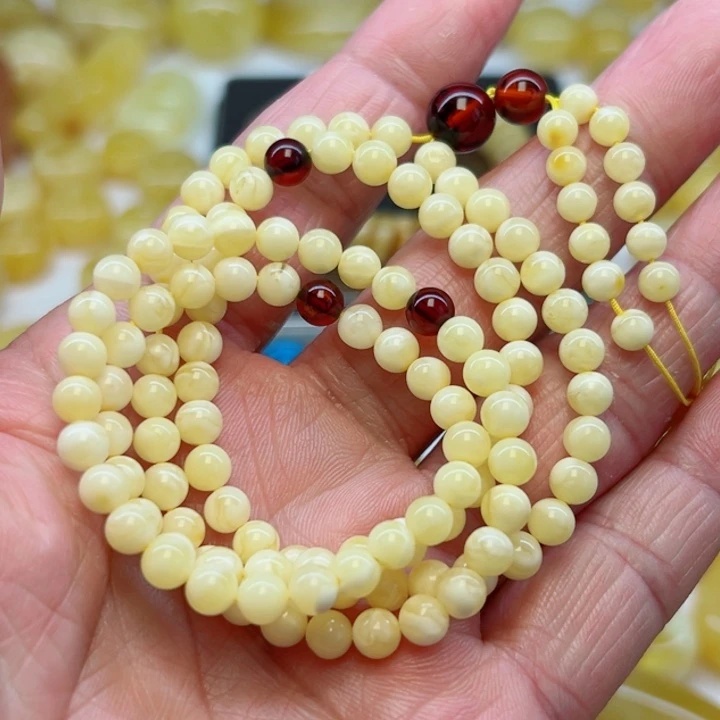 未镶嵌颈饰琥珀（矿物珀）