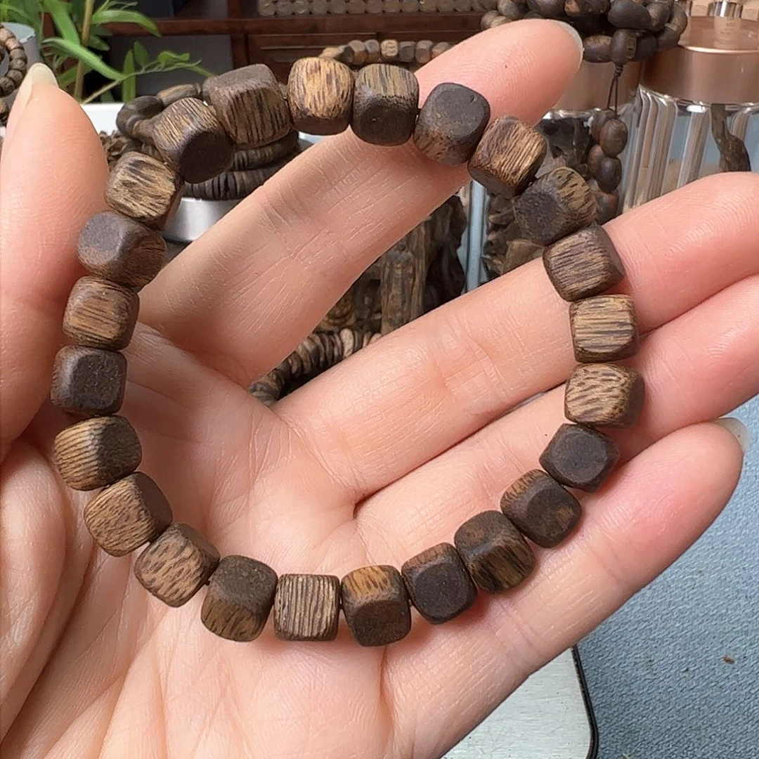 沉香木手把件奇楠紫棋方糖珠7克